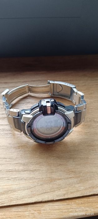 Casio Pro trek
Mod: PRG-270D
Com:
Bussola;
Altímetro;
Barómetro;
Termó