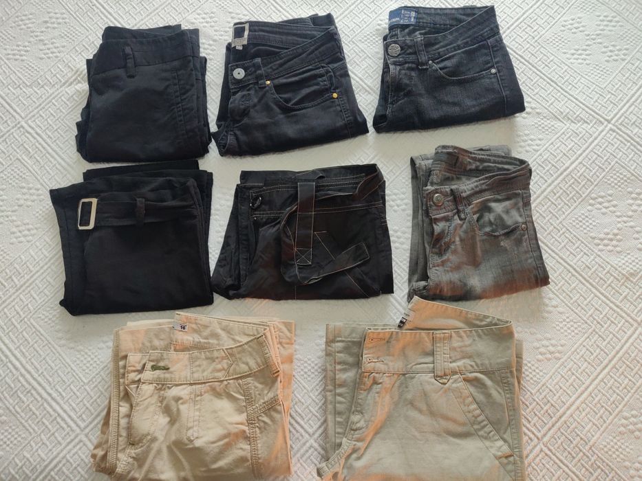 Vários artigos de roupa