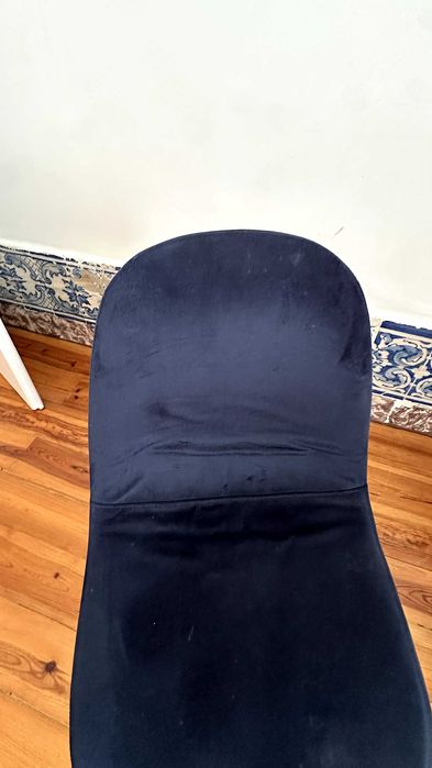 Mesa Redonda + 4 Cadeiras de Veludo Azuis