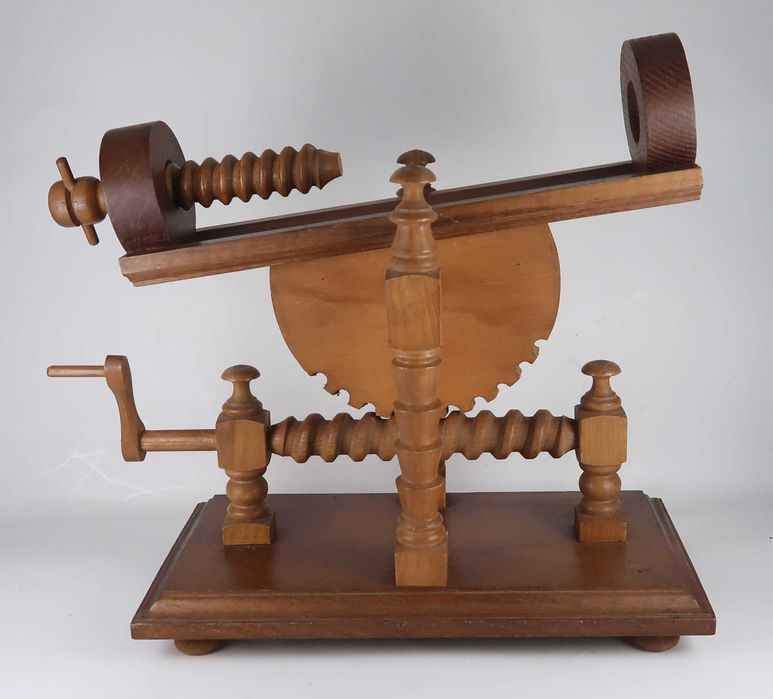Decantador antigo em madeira