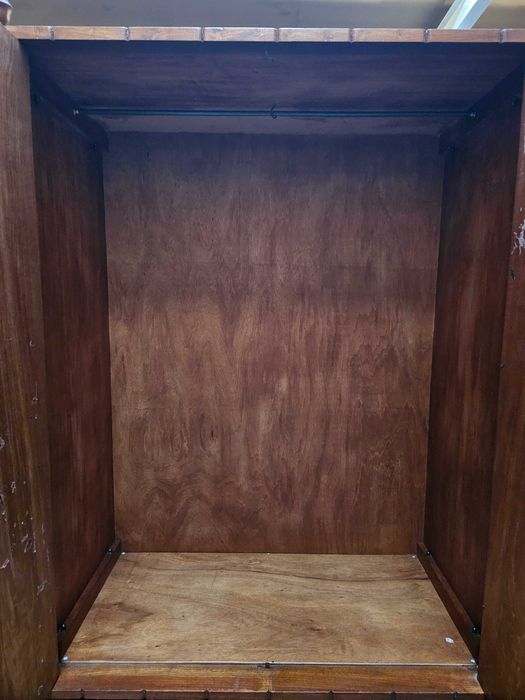 Roupeiro em madeira maciça estilo rústico - óptimo estado geral