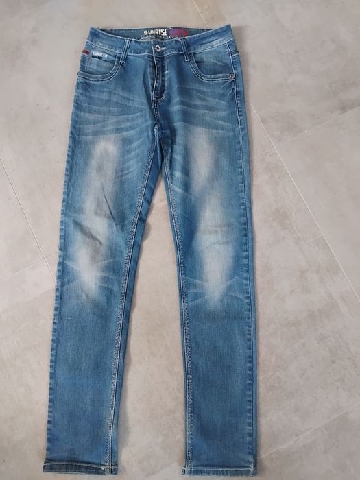 Подарую джинси на худенького хлопця (боковий 105 см)