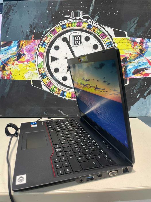 Fujitsu LifeBook U7311 — 13.3" для навчання, роботи є кількість
