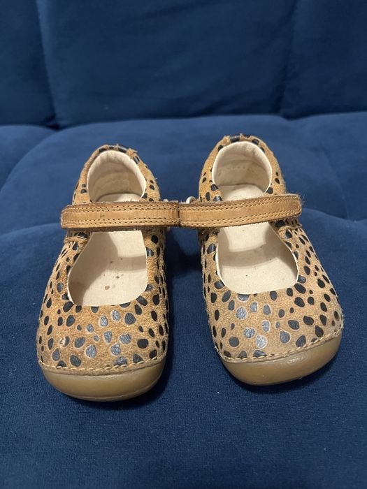 Продам детские босоножки Clarks