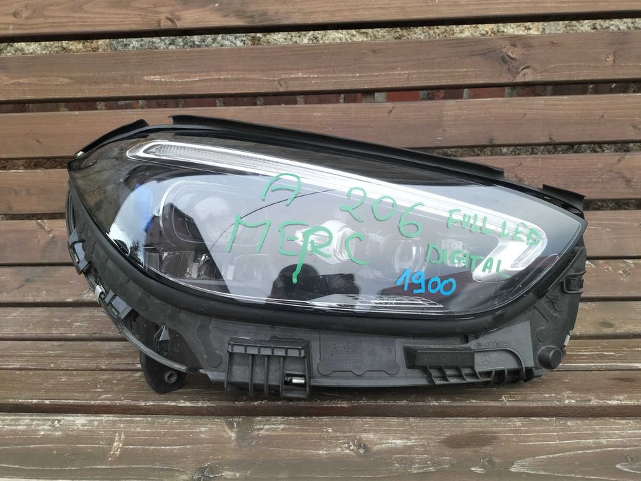 Mercedes C klasa W206 full LED digital lampa prawa