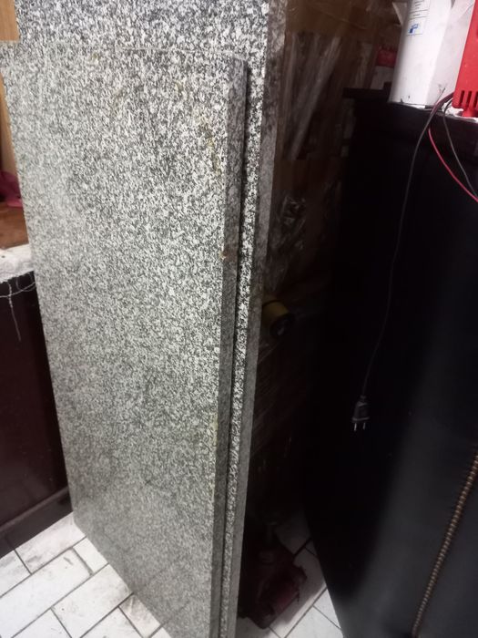 Pedra de cozinha e porta blindado
