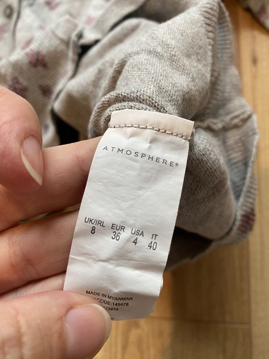 Sweter rozponany w kwiatki