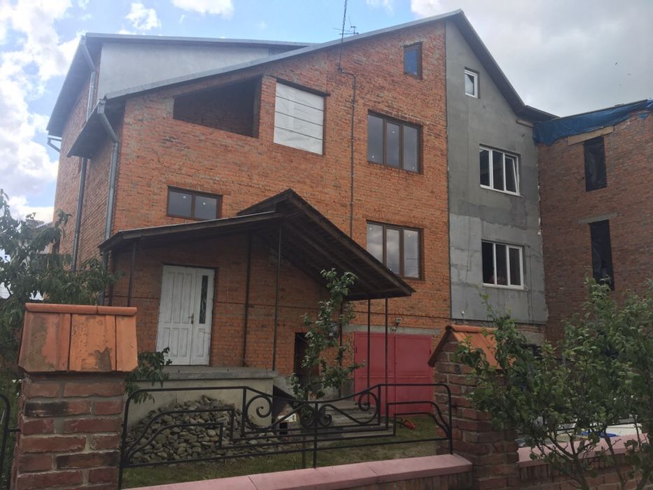 Продаж або обмін нерухомості