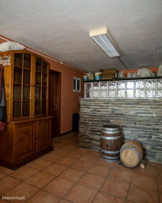 Moradia Bifamiliar Duplex com Garagem, e Quintal Privado em  Foz Côa