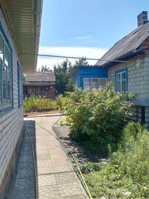 Продається гарний будинок в Садках.