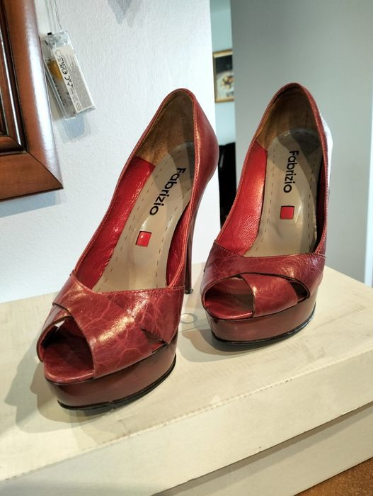 Sprzedam szpilki rozm 35 skórzane stan idealny