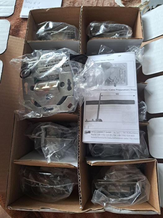 Sprzedam gniazdka ,,ramki firmy Berker  i nie tylko