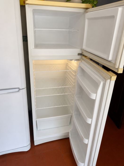 Vendo 2 Frigoríficos a Funcionar – Recolha Imediata