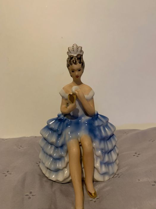 Dama z lusterkiem figurka J.Jezela