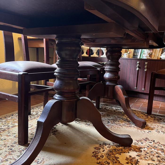 Mesa de madeira antiga