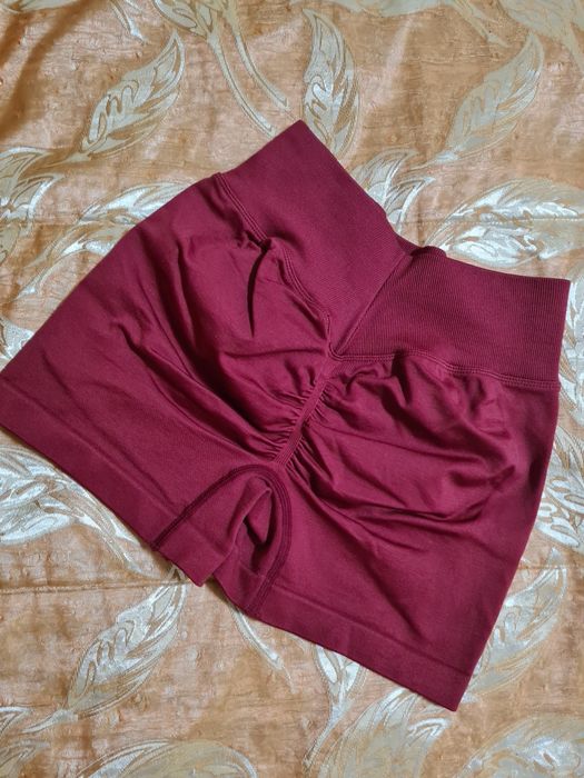 Безшовні шортики марсала з пуш ап та V подібним поясом