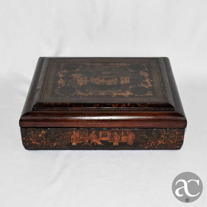 Caixa de jogo chinesa Laca e madeira, séc. XIX, com caixas no interior