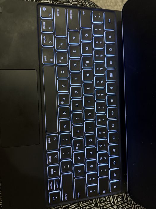 Etui z klawiaturą do ipad pro 13 m4