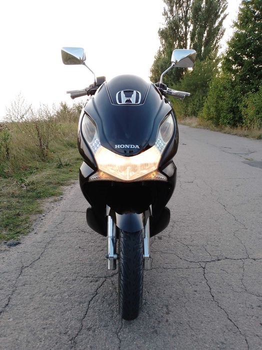 Максіскутер Honda pcx 125.