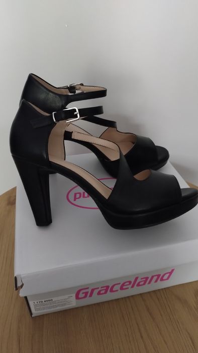 Czarne   obcasy Deichmann