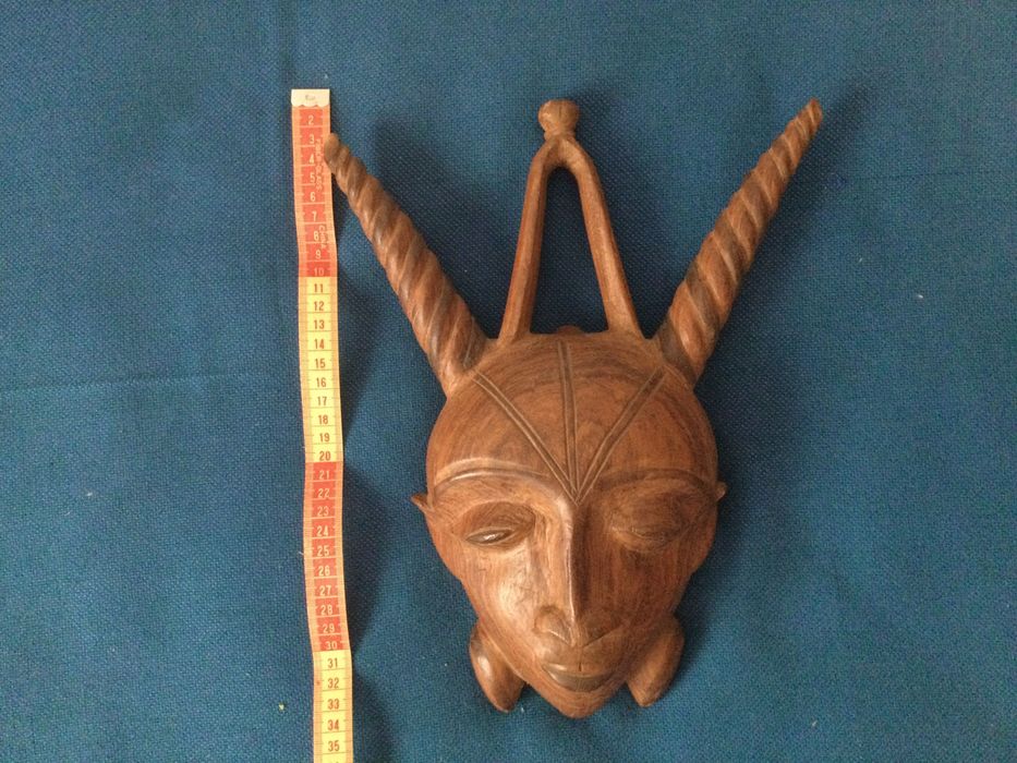 Máscara em madeira do  mafarrico ele próprio