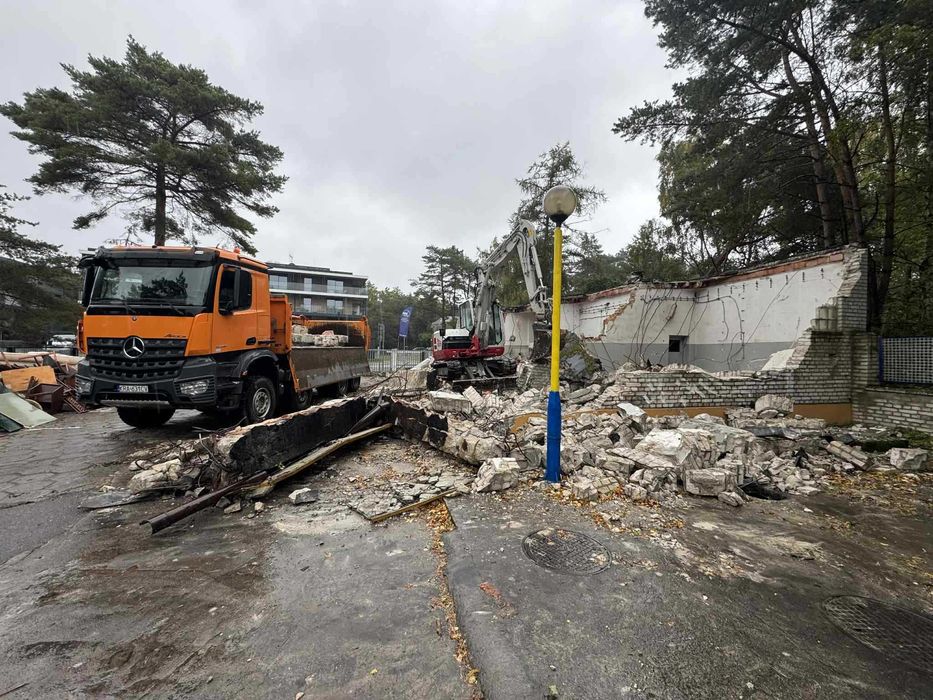 Wyburzanie rozbiórki gruz usługi