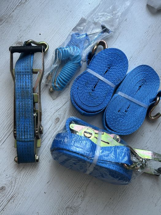 Grzechotka i paski do mocowania ładunku
