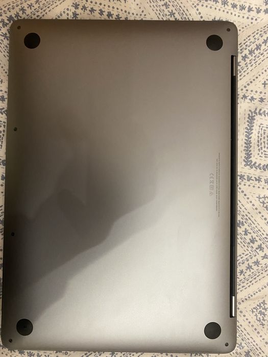 Продам MacBook m1 2020
