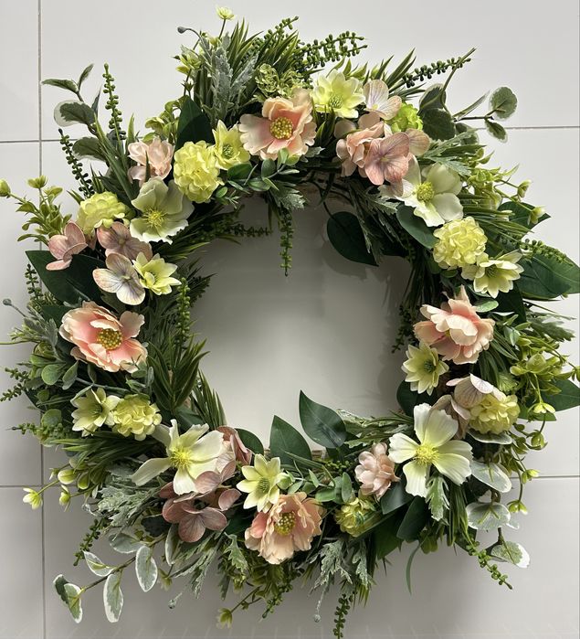 Wiosenny wianek na drzwi wielkanoc