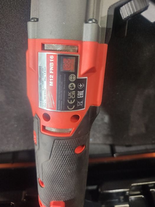Milwaukee M 12 nożyce do blachy