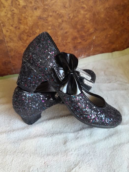 Дитяче взуття  туфельки на каблучках