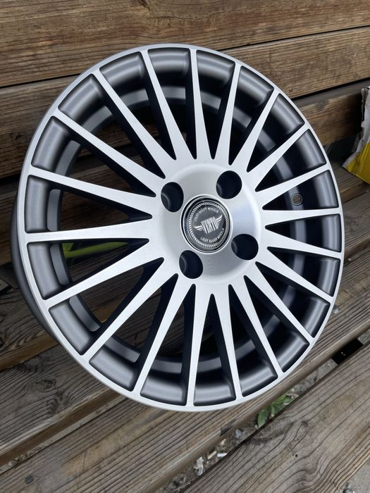 777 R13 4/98 новые диски Ваз