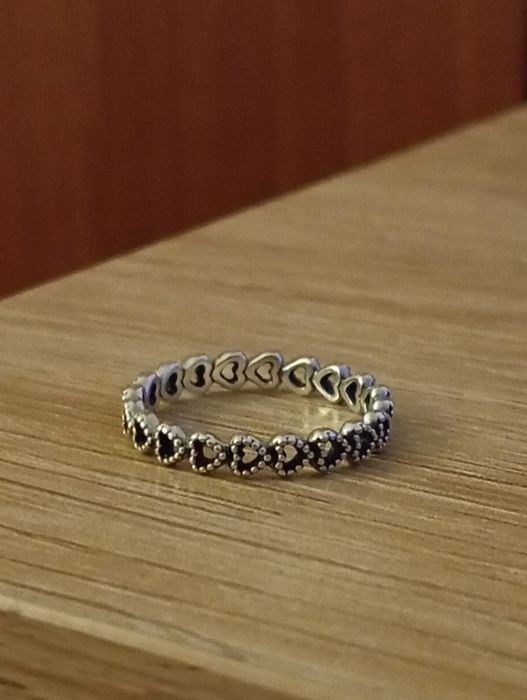 Pandora anel arco de corações