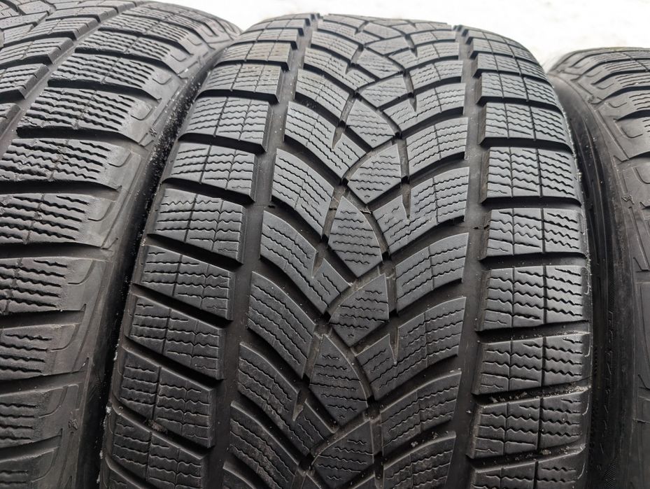 Зимняя резина 275/45 R21 Goodyear ultra grip