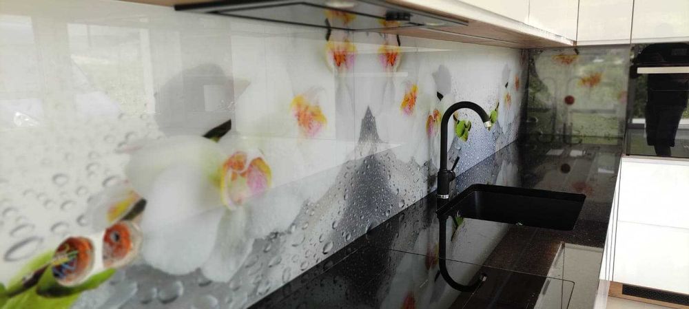 Szklarz - lustra na wymiar , szkło do kuchni , kabiny prysznicowe