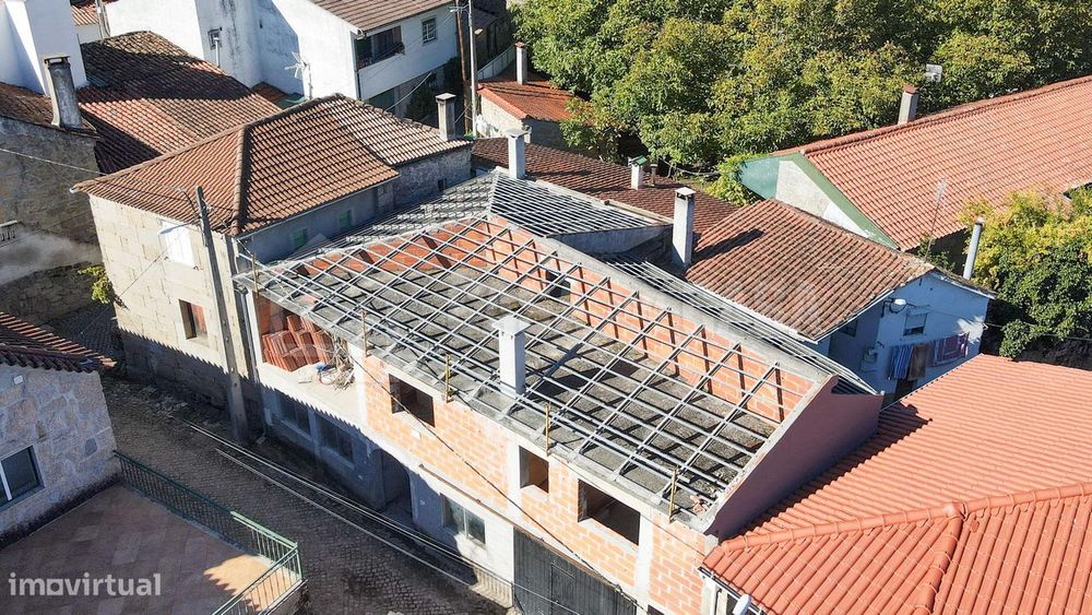 Moradia para Reconstruir na Corga