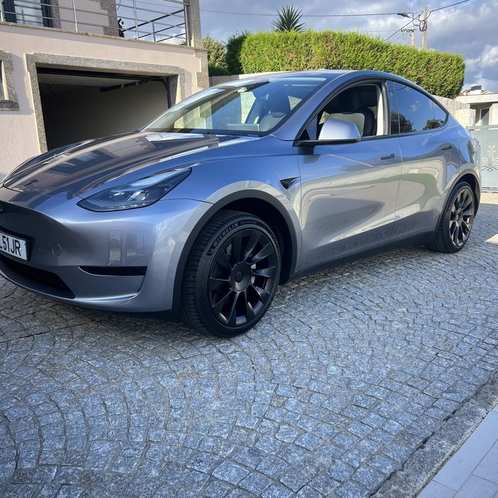 Tesla Y Long Range Premium 2024