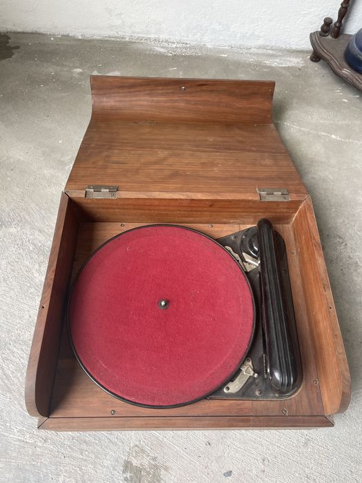 Grfonola antiga mas ja eletrica