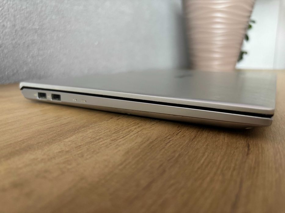 ASUS VivoBook 15