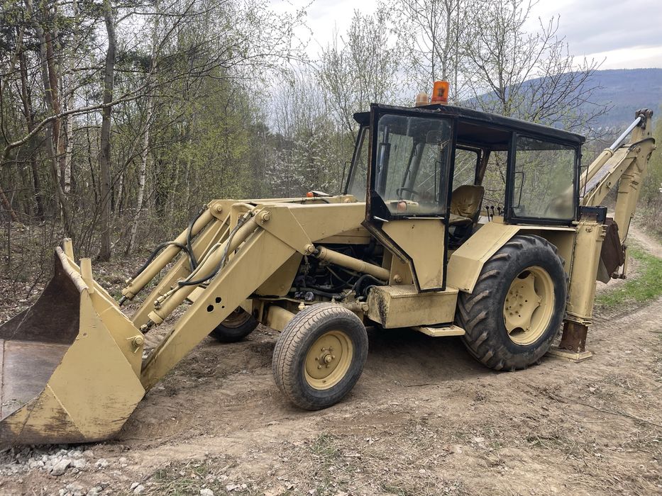 Ostrówek koparka ładowarka C-360