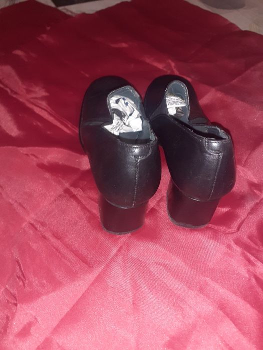 Sapatos de senhora 35 usados  1 vez