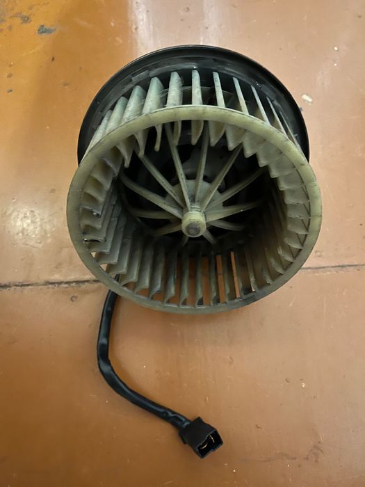 Моторчик пічки Ауді а80 893819021