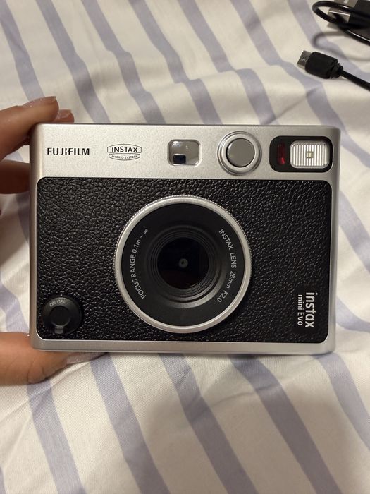 Instax mini evo preta
