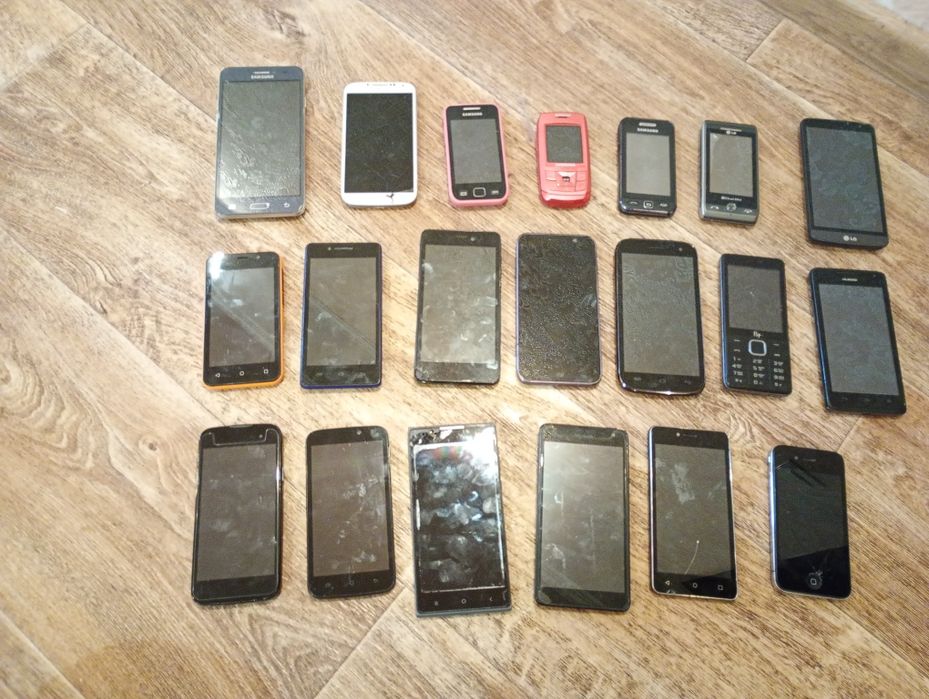 Продам мобільний телефон. Не працює