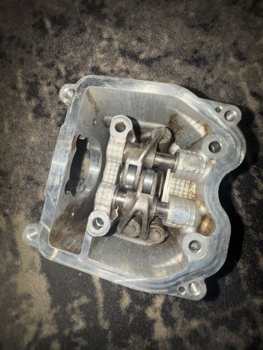 продам головку циліндра в гарному стані