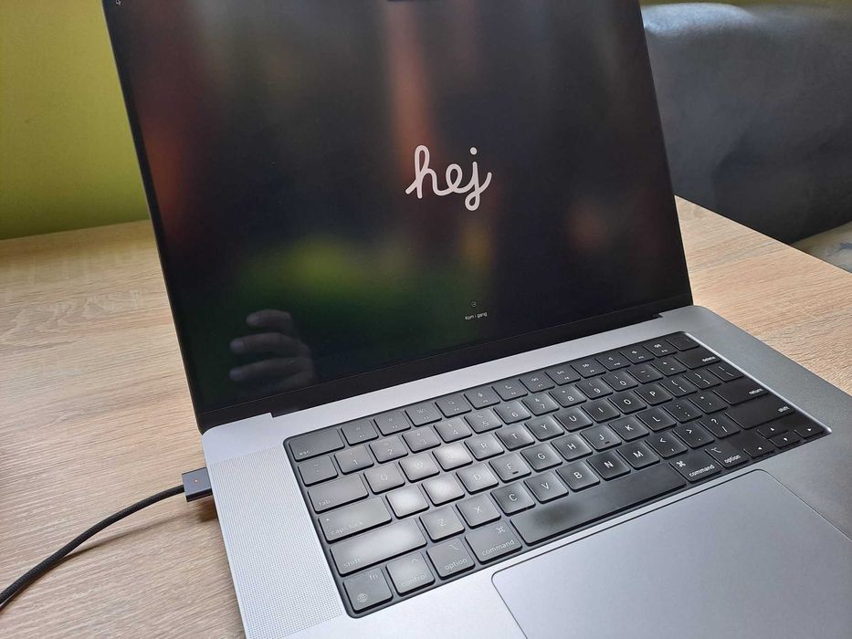 MacBook Pro M1 Max 16'' 64GB RAM dysk 4TB 10 cores z pudełkiem