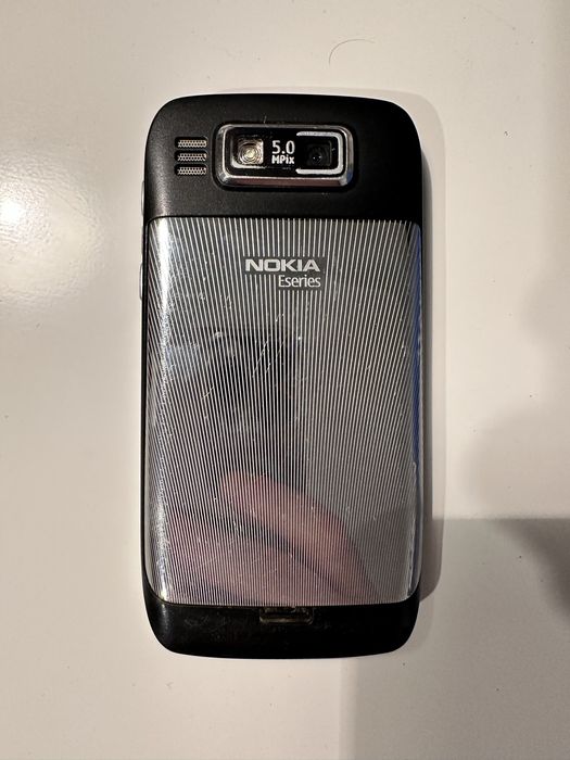 Nokia E72 – Telefon kolekcjonerski w świetnym stanie