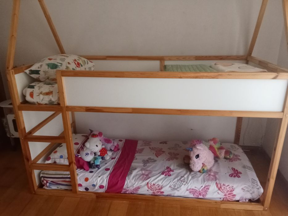 Cama  Kura IKEA personalizada + estrado