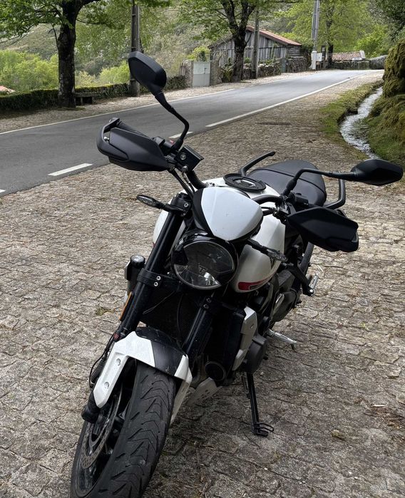 Triumph Trident 660 | 2021 | 31.590 km | Revisão dos 32.000 km FEITA na Triumph