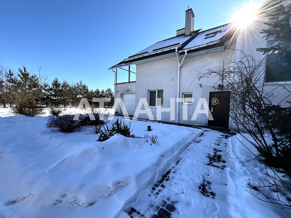 Продаж котеджу в смт Запитів + 10 соток землі.